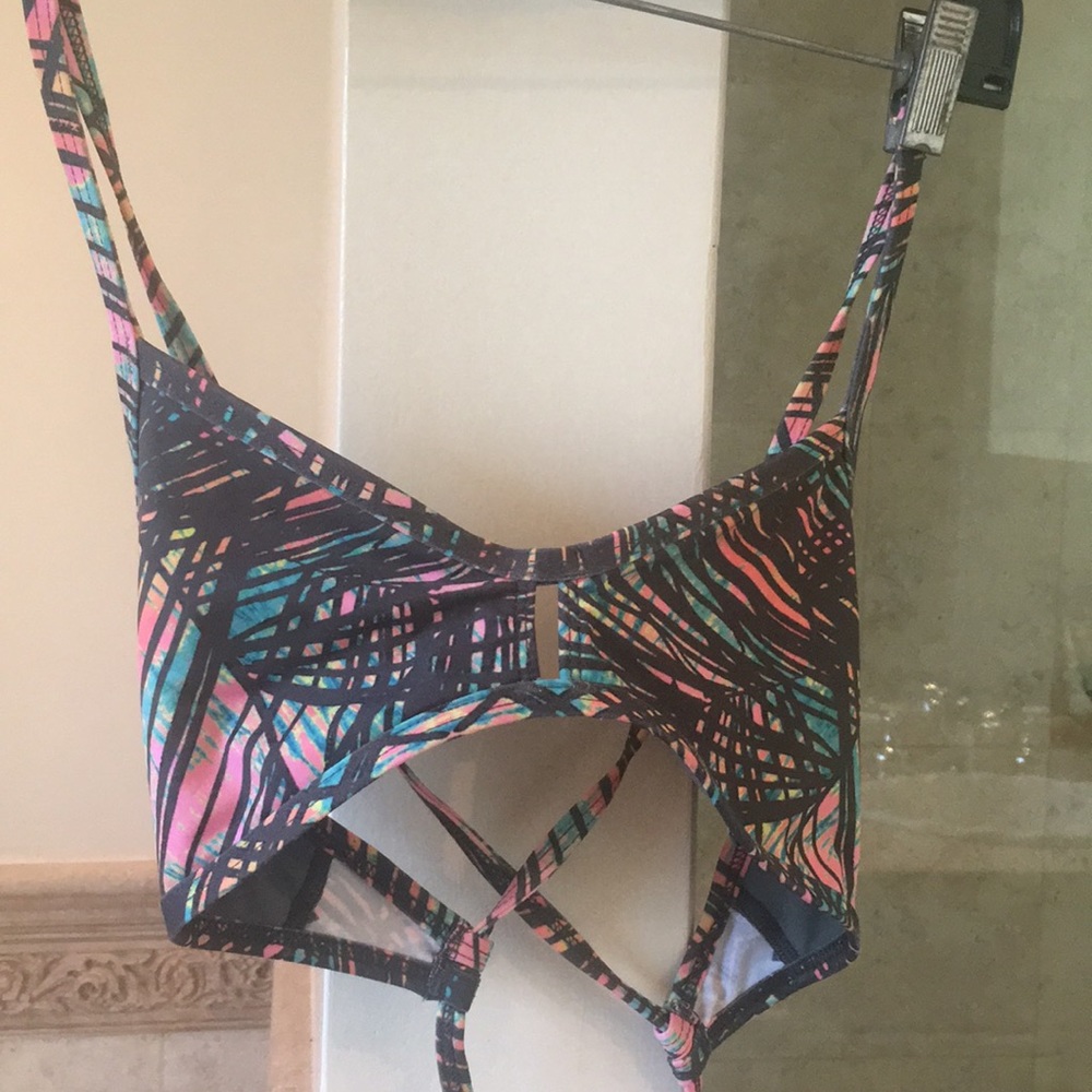 Jolyn tie back too size large